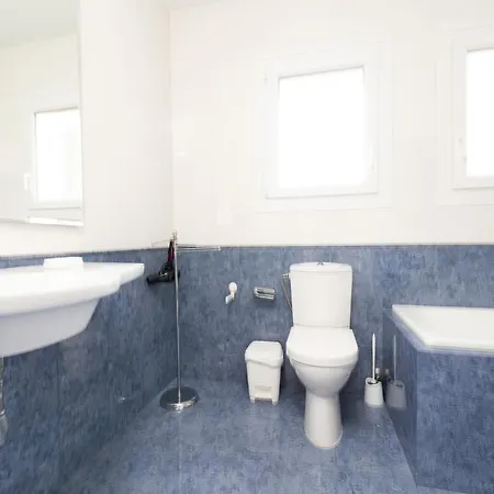 In With Private Pool And Villa *