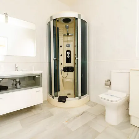 In With Private Pool And Villa