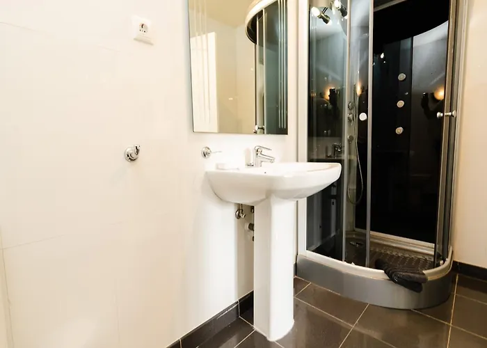 In With Private Pool And Βίλα *