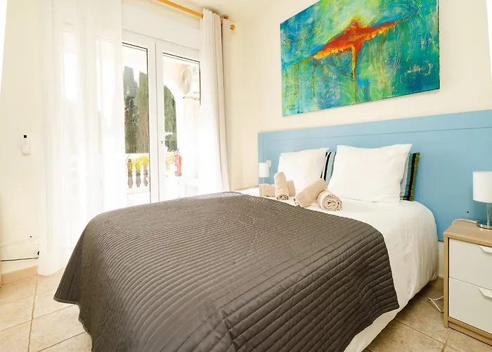 In With Private Pool And فيلة