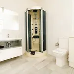In With Private Pool And Villa